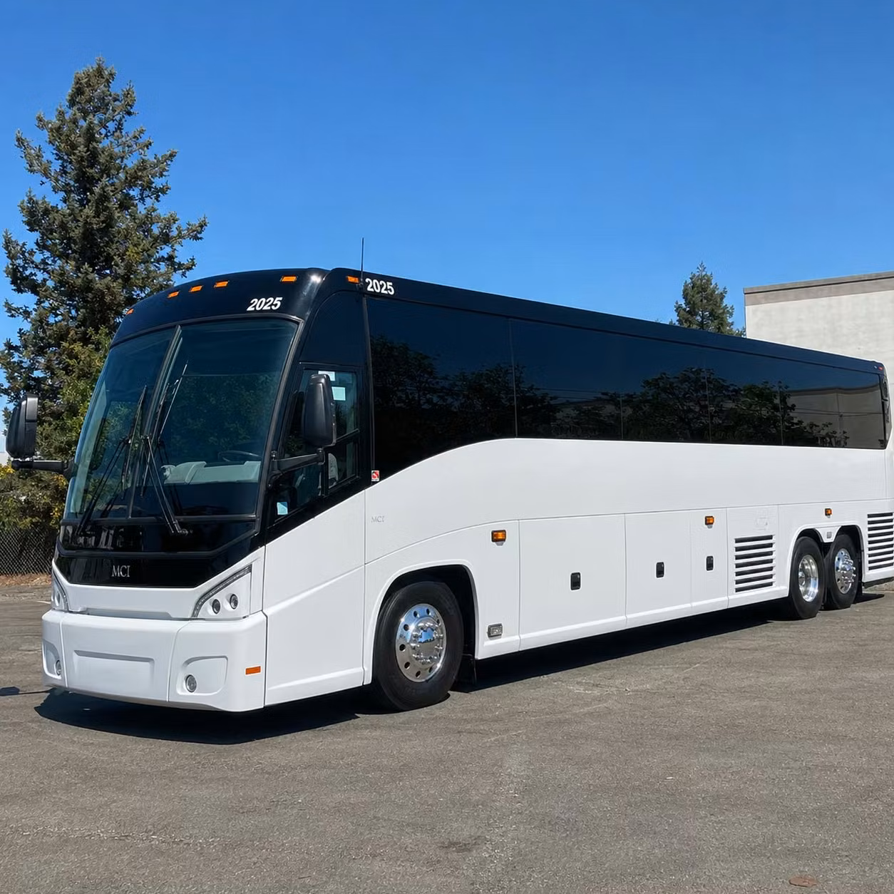 multi day bus rentals out of hialeah for school groups and field trips